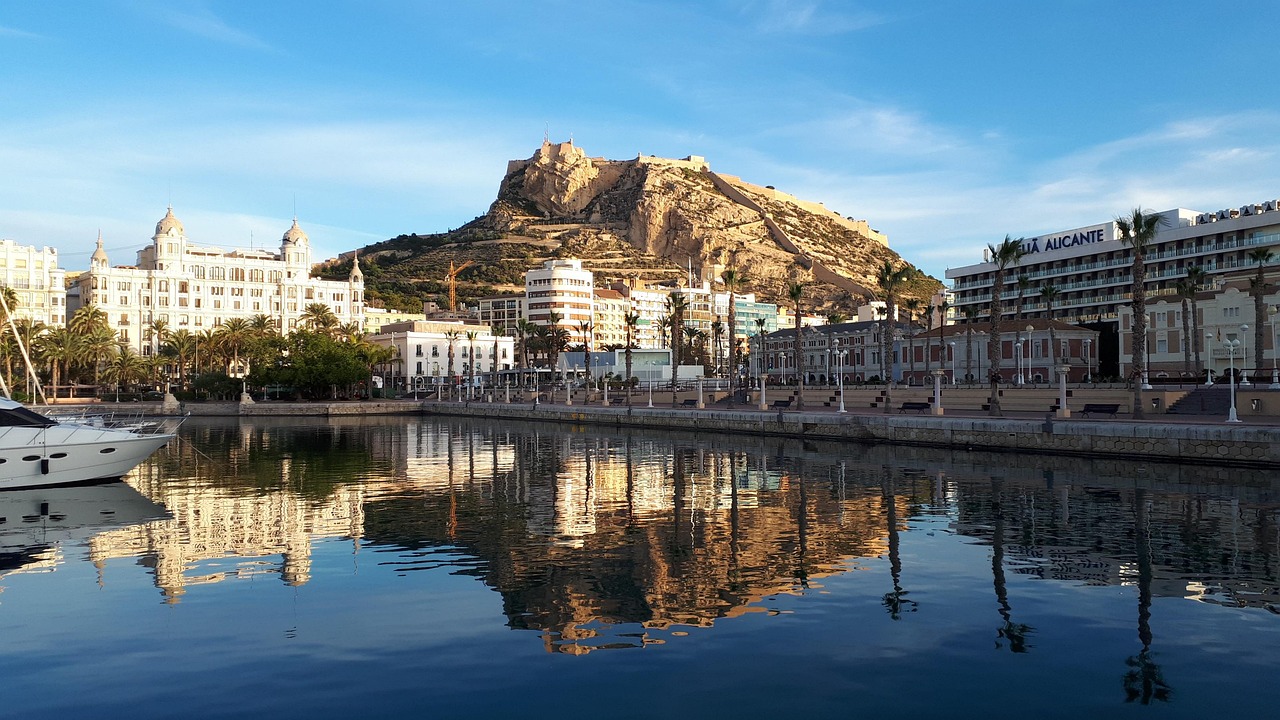 strand van alicante